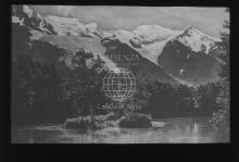 Lago dei Gaillands e sullo sfondo il Monte Bianco
